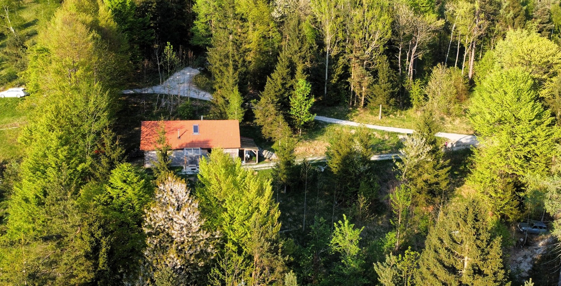 Hiška na soncu dji popravljeno