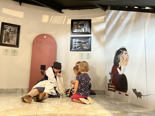 Muzej v malhi, fototeka Mestnega muzeja Idrija, avtorica Tjaša Jurman